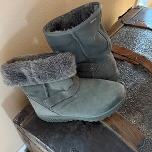 Skechers Shape up boot size 8